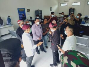 Bupati Banyuwangi Dapat Apresiasi Tokoh Nelayan Pesisir Puncar 