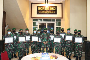 Dalam Rangka Acara Wisuda Purnatugas Bintara Korem 052 Danrem Melepas 12 Prajurit