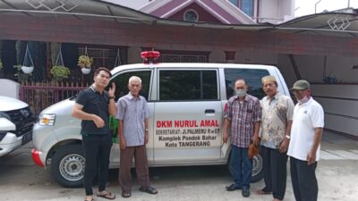 Masyarakat Pondok Bahar Menyerahkan Mobil Ambulan ke Masjid Nurul Amal