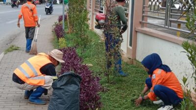 Merespon Permohonan Pengurus Masjid Agung, DLH Tangsel Lakukan Giat Bersih-Bersih