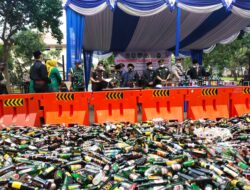 Peringati HUT Kota Tangerang Musnahkan Ribuan Botol Miras