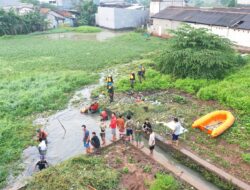 Sudah Tak Bernyawa Lagi, Sedang Bermain Hujan Anak Usia Lima Tahun Terperosok Saluran Air