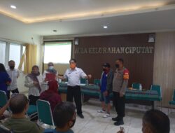 Kapolsek Ciputat Timur Pantau Pengocokan Nomor Kios Pedagang Pasar