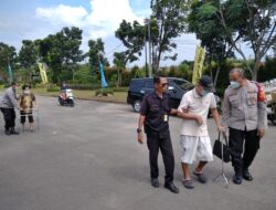 Polsek Legok Berikan Pelayanan Humanis Kepada Masyarakat Yang Mau Vaksin