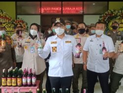 Satpol PP Tangsel Grebek Gudang Distributor Miras di Setu