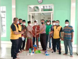 Jelang Ramadhan Polsek Legok Baksos Bersih Masjid dan Berikan Simbolis Alquran