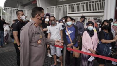 KAPOLDA METRO JAYA PANTAU LANGSUNG VAKSINASI MENYAMBUT RAMADHAN SESUAI ARAHAN PRESIDEN DAN KAPOLRI