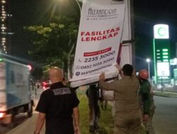 Satpolpp Tangsel Tertibkan Reklame Non Permanen Tak Berijin