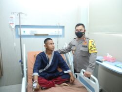 Kapolda Metro Jaya Besuk 6 Polisi Korban Kerusuhan Demo 11 April