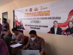 Ratusan PKL di Kec.Kalengan dan Ciwaringin Antusias Terima BTPKLWN Dari Polres Cirebon