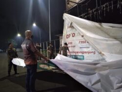 Lagi, Satpol PP Tangsel Cabut Ratusan Reklame Liar 