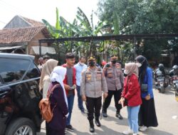 Kapolres Cirebon Kota Tinjau Vaksinasi Dan Berikan Bansos Migor Di Desa Astapada