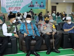 Ketua PBNU Tangsel Dampingi Kapolres Tinjau 1 Juta Vaksin Booster