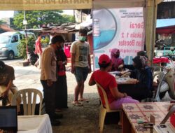 Tak Kenal Waktu Polsek Ciputat Timur Layani Warga Vaksin Booster Sebagai Syarat Mudik lebaran