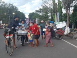 Komunitas Onthel Kesant Berbagi Di Bulan Ramadhan