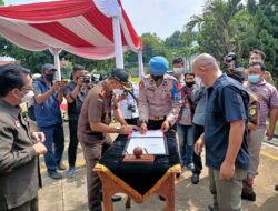 Kapolres Ciko Dan Forkopimda Kota Cirebon Musnahkan Ribuan Botol Miras Dan Obat-Obat Terlarang