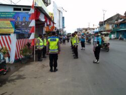 Berikan Pengamanan Polisi Siap Siaga di Pos Pam Perempatan Karangampel