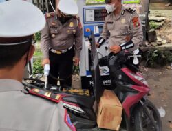 Sayang sama Warga Yang Mudik Polres Tangsel Bangun Pom Bensin Mini