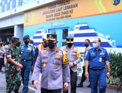 Tinjau Pelabuhan Tanjung Perak, Kapolri: Transportasi Laut Alternatif Kurangi Kemacetan Arus Mudik