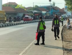 Hindari Kemacetan Puncak Arus Mudik Polsek Kandanghaur Melakukan Penghentian Sementara Pasar Tumpah