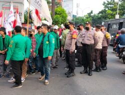 Aksi Mahasiswa, di Depan Kampus ITB-AD berjalan Aman dan lancar