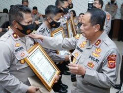 Kapolsek Losarang Raih Penghargaan Dari Kapolda Jabar Atas Kreativitas Selama Ops Ketupat Lodaya 2022