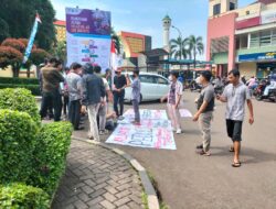 Personil Polsek Ciputat Timur, Pantau Aksi Gerakan Solidaritas depan UIN