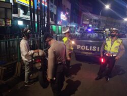 Menjaga Kamtibmas Polsek Ciptim Gencar Patroli Mobile Malam Hari
