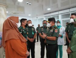 Kesibukan Bukan Menjadi Penghalang Kasad untuk Menjenguk Anak Buahnya di Rumah Sakit