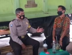 Sampaikan Binluh Kepada Warga Bhabinkamtibmas Kesambi Polsek Kesambi Polres Ciko Dalam Ops Bina Kusuma Lodaya 2022
