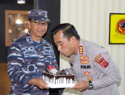Dandim 0620 Danyon Arhanud – 14/PWY Danlanal Beri Kejutan Hari Bhayangkara Ke-76 Ke Kapolresta Cirebon