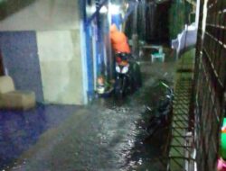 Tiga hari Banjir Tak Surut Warga Cangkol Kota Cirebon Menjerit