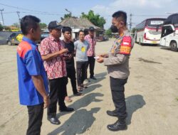 Kapolsek Pabuaran Melaksanakan Himbauan Kepada Pengurus Bus Dan Para Supir Di Terminal
