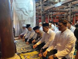 Sholat Ashar Berjemaah Rangkaian Hari Jadi Kota Cirebon Di Masjid Agung Sang Cipta Rasa