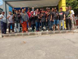 Jelang HUT RI Ke-77 Warga Pondok Bahar Kerja Bakti Lingkungan Bersama Ormas