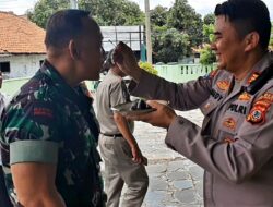 Polsek Sukahaji Bersama Camat Sukahaji Berikan Surprice HUT TNI Ke-77 Ke Prajurit Koramil
