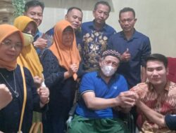 Mochmad Pandu S.E Beri Bantuan Kursi Roda Untuk Warga RW 04