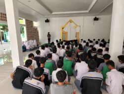 Cegah Kenakalan Remaja Polwan Bhabinkamtimas Polsek Majalengka Berikan Penyuluhan Kepada Siswa