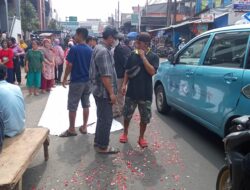 Bosan Dengan Janji Janji, Puluhan Pedagang Ciputat  Bongkar Paksa Seng Jalan H.Usman