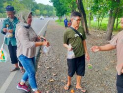 Jumat Berkah Istri Kabiro Deliksatu Group Berbagi Nasi Bungkus Kepada Kaum Dhuafa