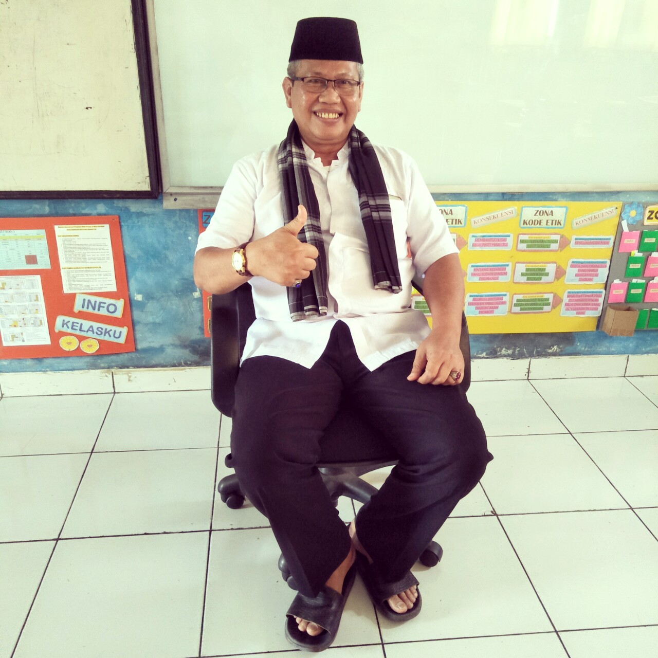 H.Narsum S.Pd Kepala Sekolah SDN Pondok Kacang Barat 03 Kota Tangerang Selatan(BantenOne.com/EDON)