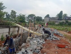 Proyek Turap & Drainase TPU Jombang Tangsel Sepanjang 160 meter Telan Biaya 1 Miliar Lebih