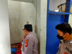 Polisi Datangi TKP Penemuan Mayat Di Kamar Mess Bank BRI Unit Jatisawit