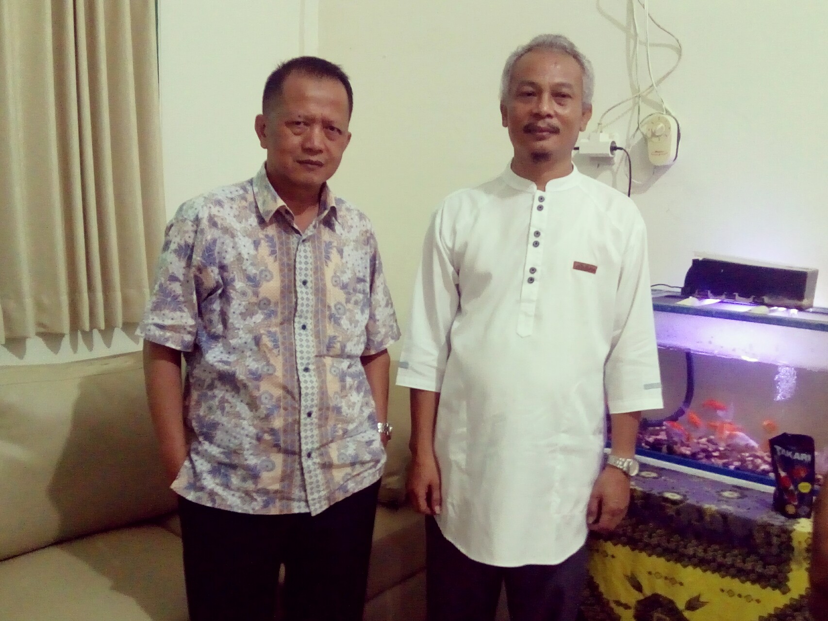 Dari sebelah kiri Mamat Rahmat S.Pd Kepala Sekolah SMPN 15 Kota Tangerang Selatan(BantenOne.com/EDON)