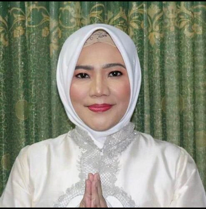 Hj. Marisi Nirmala Sihotang S.E Kepala Sekolah SMK Darussalam Ciputat