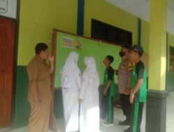 Bhabinkamtibmas Tempel Stiker Disekolah Serta Ditempat Umum Terkait Issue Maraknya Kasus Penculikan Anak