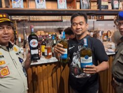 Satpol PP Tangsel Razia di Beberapa Tempat Penjual Miras, 187 Miras di Amankan