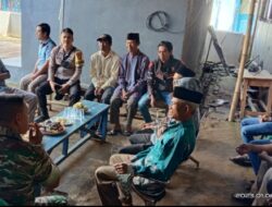 Jalin Kedekatan Personil TNI Dan Polri Di Cikijing Sambangi Warga Dalam Rangka Harkamtibmas