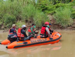 Polsek Gantar Bersama Tim SAR Gabungan Evakuasi Korban Tenggelam Di Sungai Cikandung