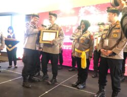 Kabid Humas Polda Jateng Terima Penghargaan Pengelolaan Medol Dan Medsos Terbaik Dari Kadiv Humas Polri
